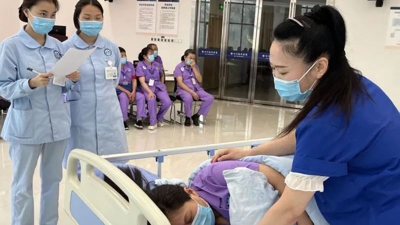 老人陪护人员需要具备哪些条件