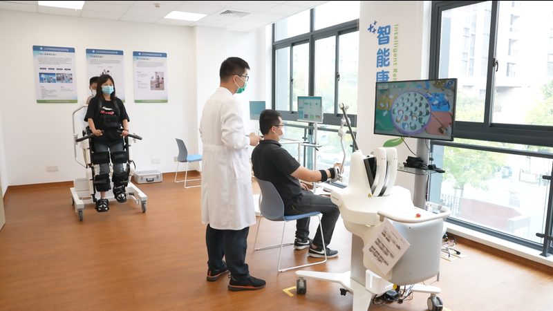 养老产业加盟代理费用主要包括以下几个方面：