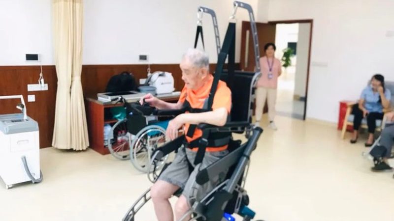 医用陪护床国家标准规范：守护失能老人的安全与舒适